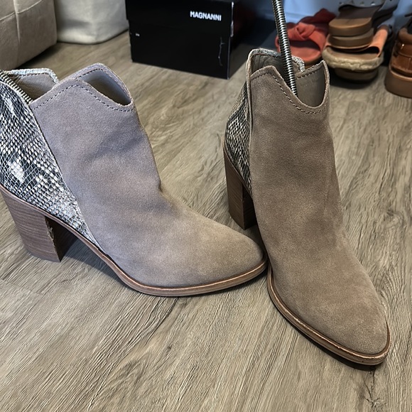 Dolce Vita heeled booties - Picture 2 of 3